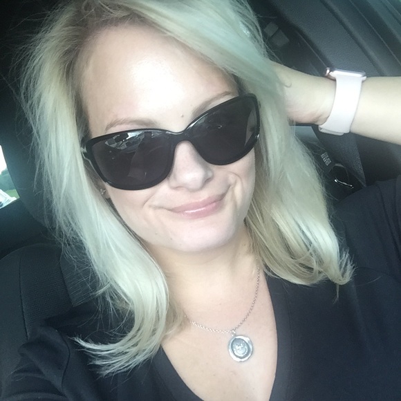 Meet your Posher, Carolyn - Picture 1 of 1